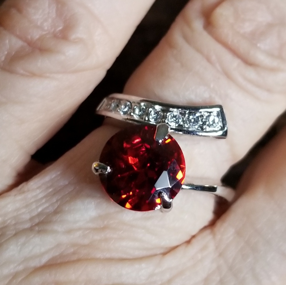 🌷 Garnett and C Z Silver Plated Ring